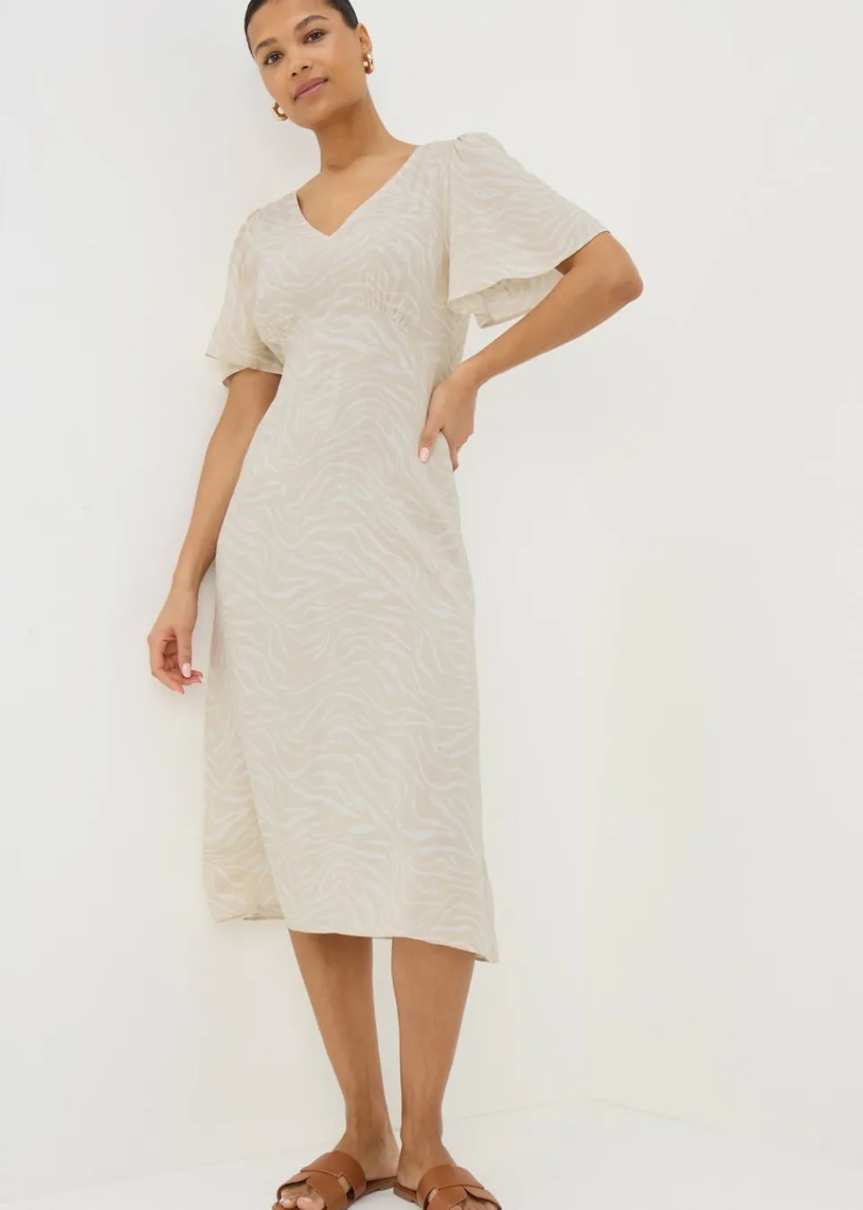 Dresses>Papaya Beige Animal Print Midi Dress