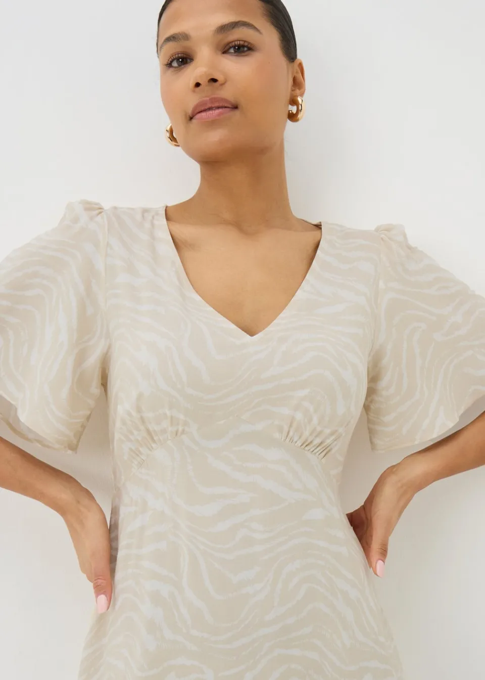 Dresses>Papaya Beige Animal Print Midi Dress