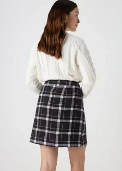 Skirts><noscript><img width=