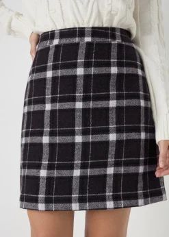 Skirts><noscript><img width=