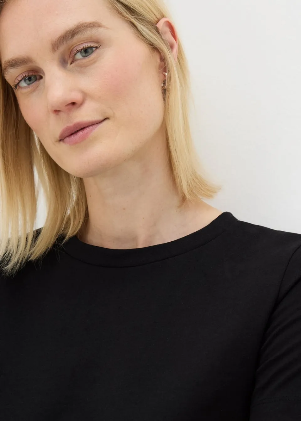 T-Shirts>Papaya Black Crew Neck T-shirt