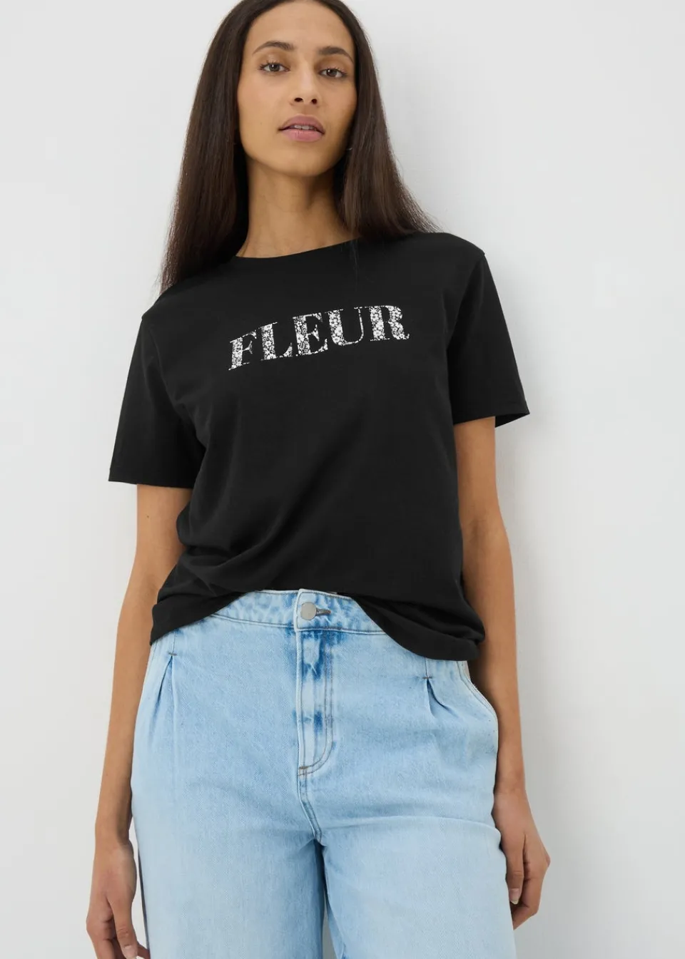 T-Shirts>Papaya Black Fleur Graphic T-Shirt