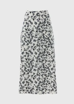 Skirts><noscript><img width=
