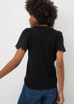 T-Shirts><noscript><img width=