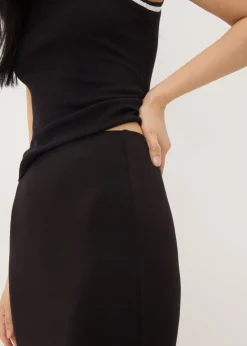 Skirts><noscript><img width=