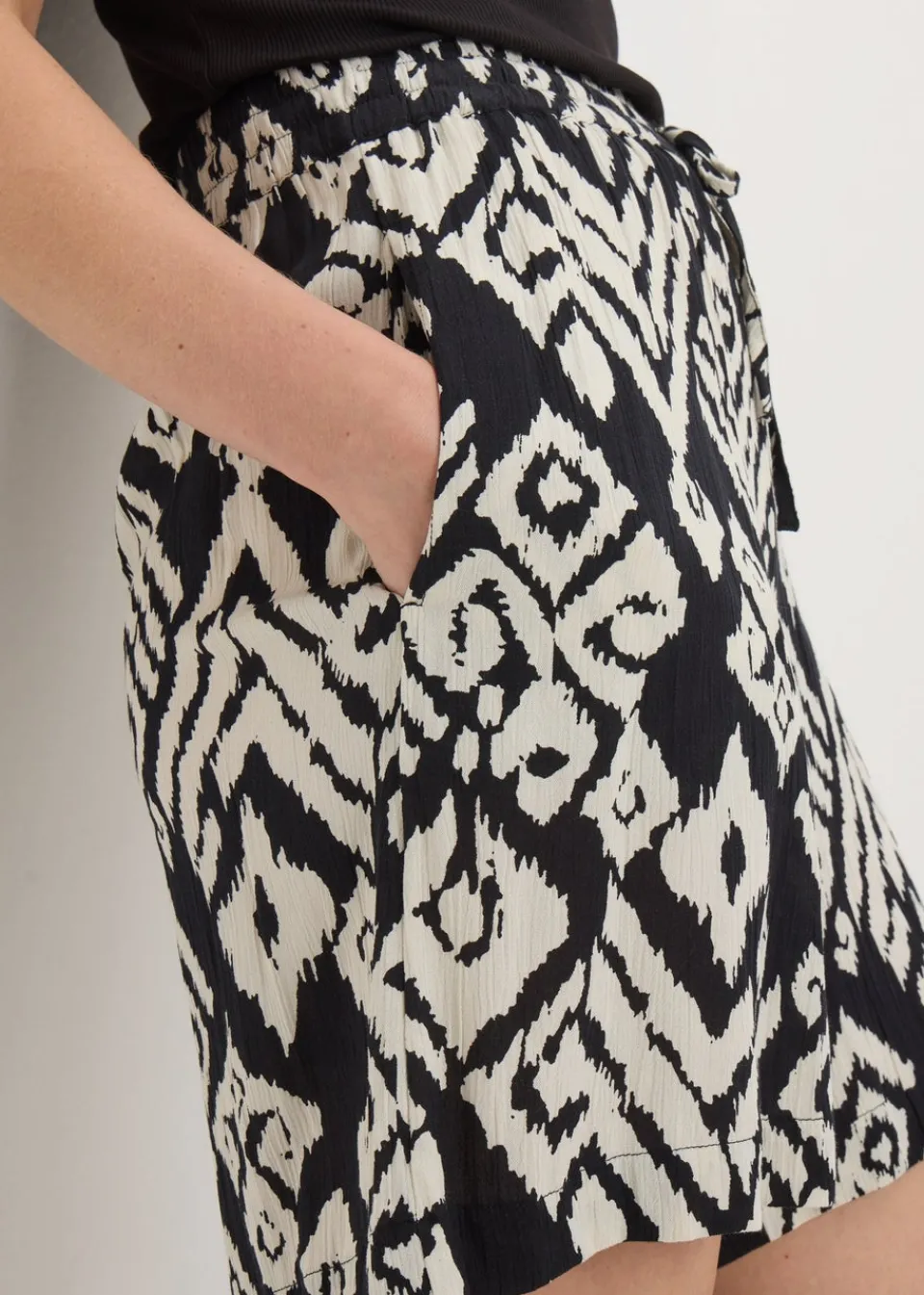 Shorts>Papaya Black Mono Crinkle Shorts