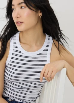 Tops><noscript><img width=