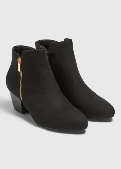 Footwear><noscript><img width=