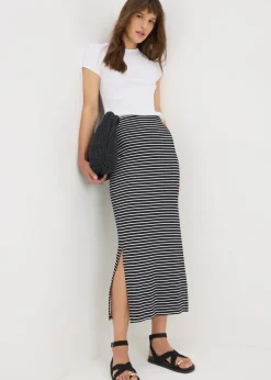 Skirts><noscript><img width=