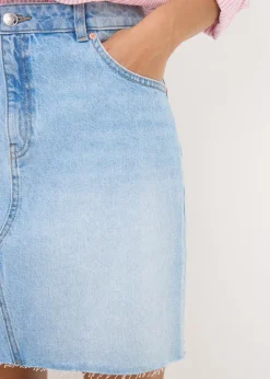 Skirts><noscript><img width=