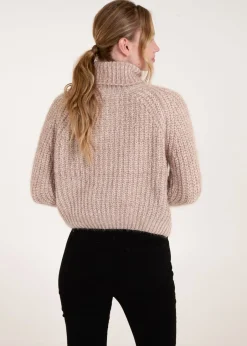 Knitwear><noscript><img width=