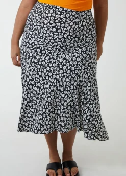Skirts><noscript><img width=