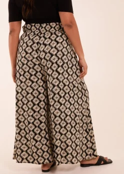 Trousers><noscript><img width=