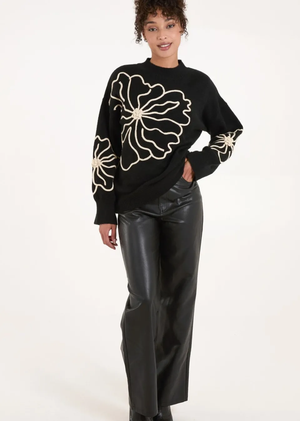 Tops>Blue Vanilla Black Large Flower Embroidery Jumper