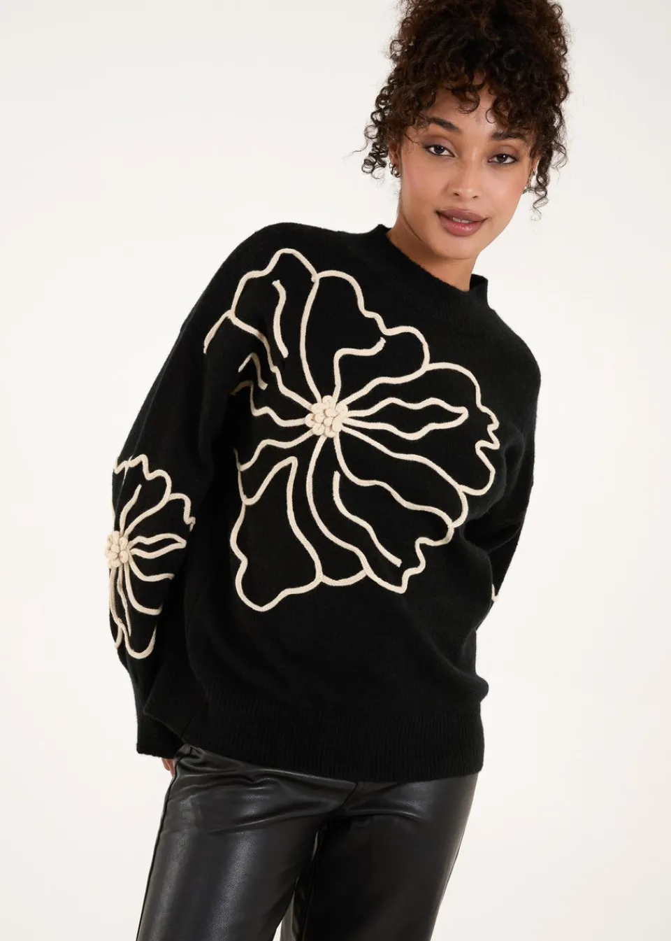 Tops>Blue Vanilla Black Large Flower Embroidery Jumper