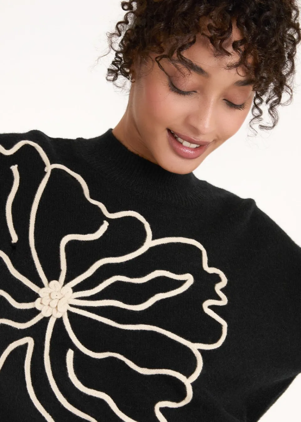 Tops>Blue Vanilla Black Large Flower Embroidery Jumper