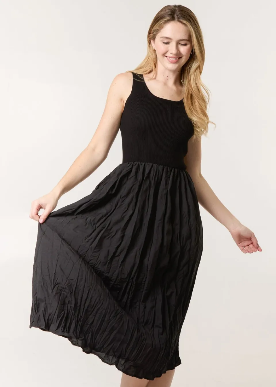 Dresses>Blue Vanilla Black Round Neck Crinkled Dress
