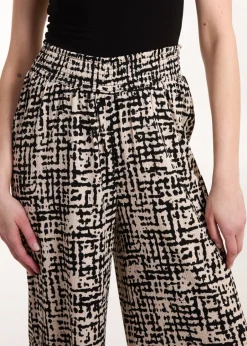 Trousers><noscript><img width=