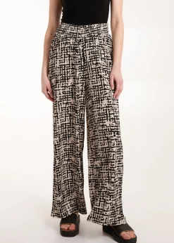 Trousers><noscript><img width=