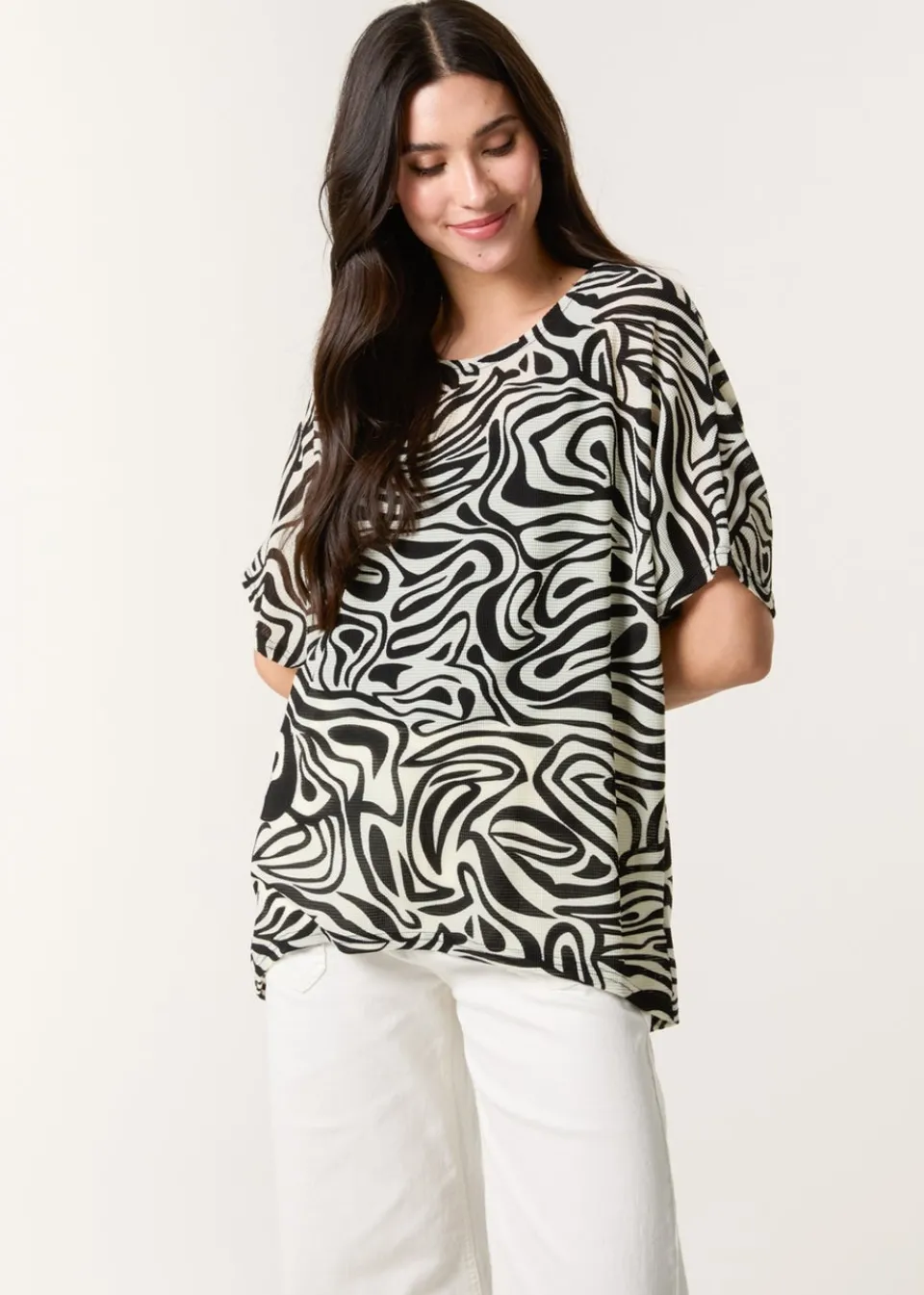 Tops>Blue Vanilla Black Short-Sleeved Top With Abstract Print