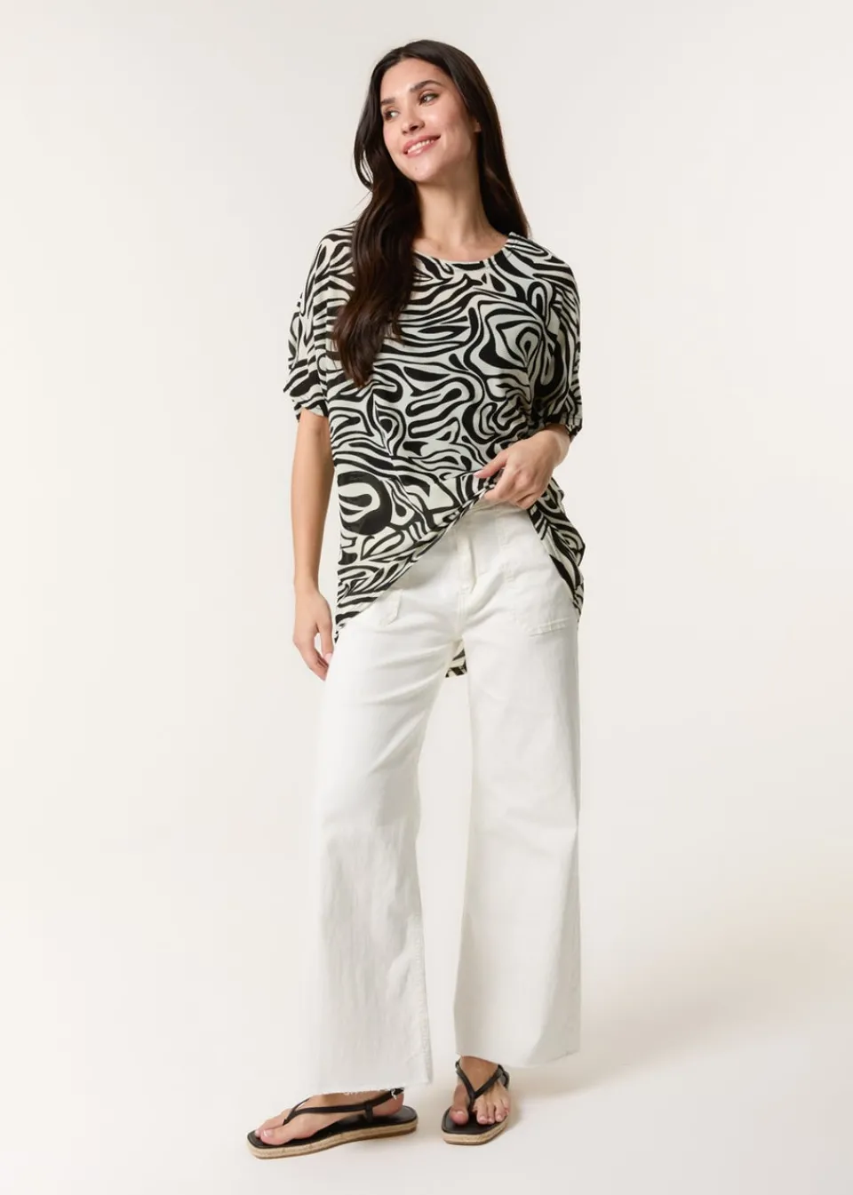 Tops>Blue Vanilla Black Short-Sleeved Top With Abstract Print