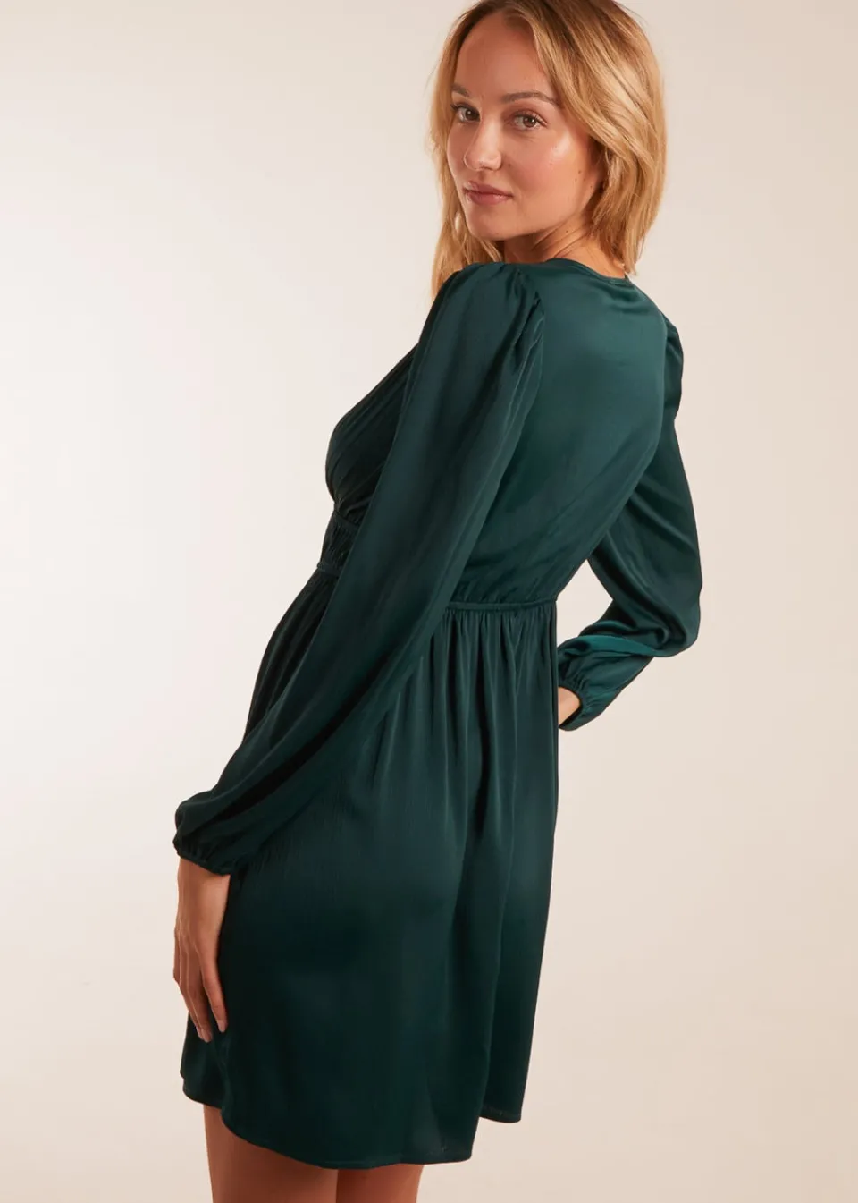 Dresses>Blue Vanilla Bottle Green Long Sleeve V-Neck Mini Dress