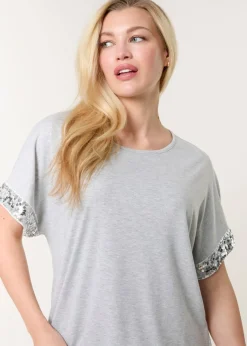 T-Shirts><noscript><img width=