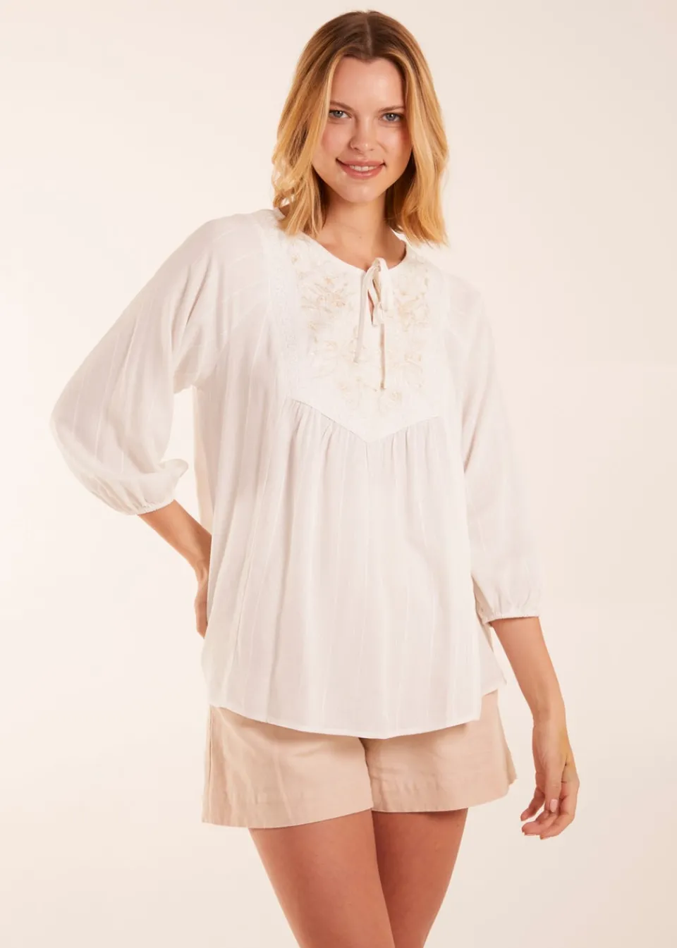 Tops>Blue Vanilla Ivory Floral Embroidered Bust Top
