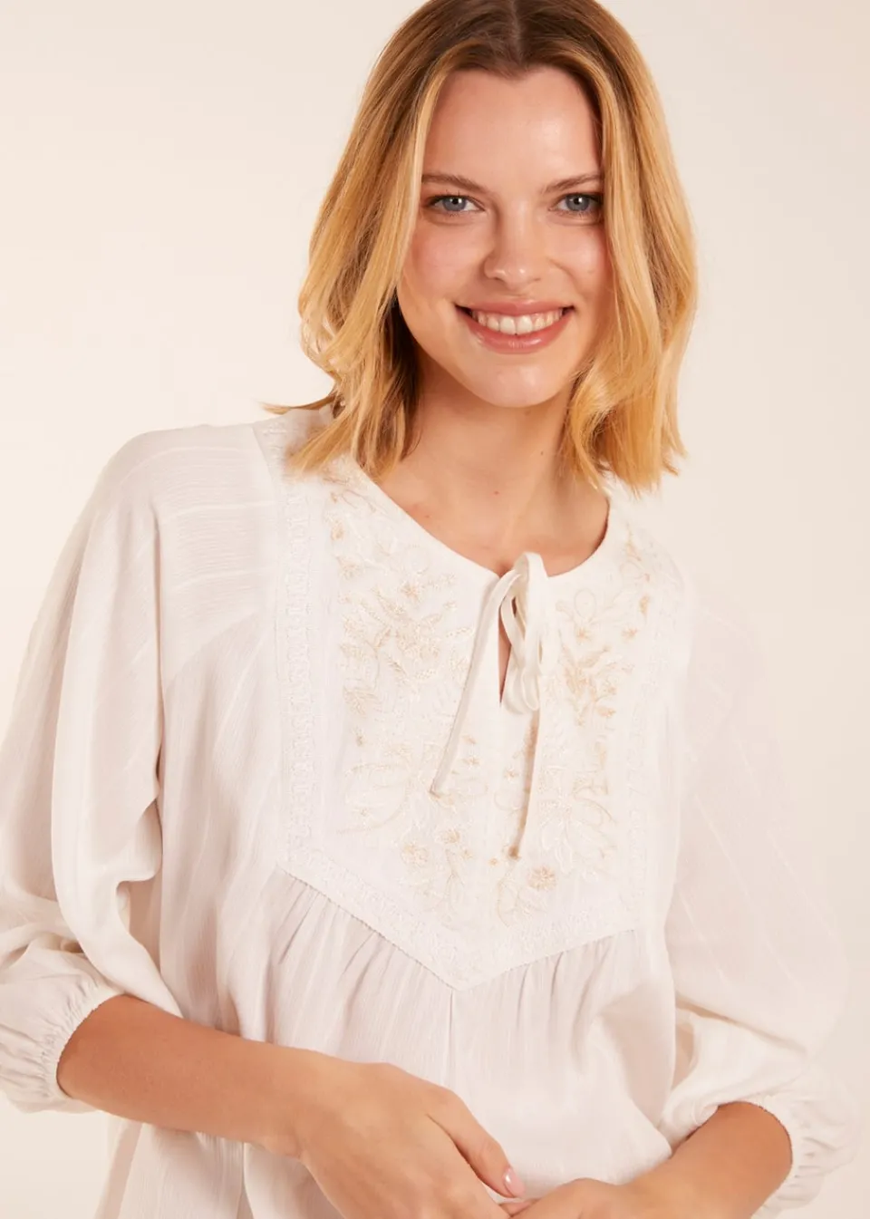Tops>Blue Vanilla Ivory Floral Embroidered Bust Top