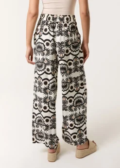 Trousers><noscript><img width=