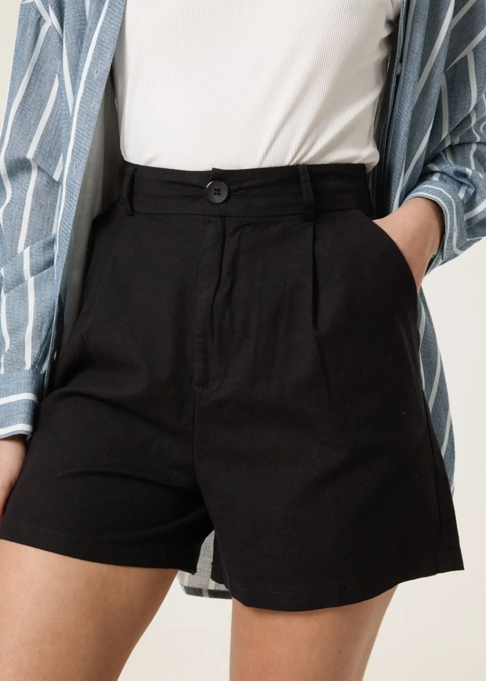 Shorts>Blue Vanilla Ivory Shorts With Pleated Design