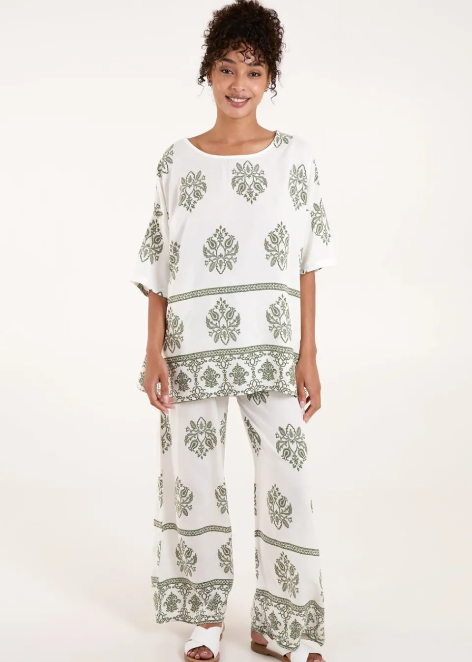 Tops>Blue Vanilla Khaki Border Print Top
