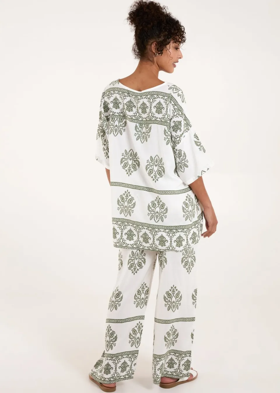 Tops>Blue Vanilla Khaki Border Print Top