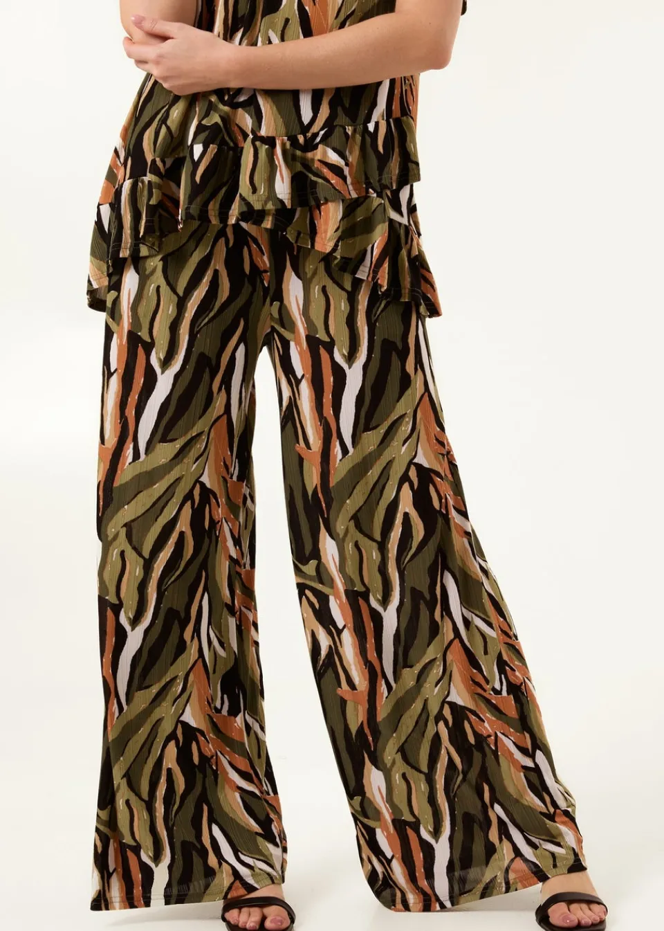 Trousers>Blue Vanilla Khaki Plisse Tropical Print Wide Leg Trousers