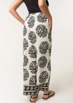 Trousers><noscript><img width=