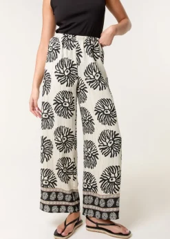 Trousers><noscript><img width=