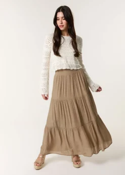 Skirts><noscript><img width=