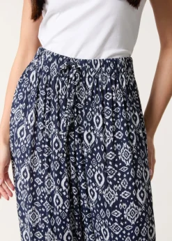 Trousers><noscript><img width=
