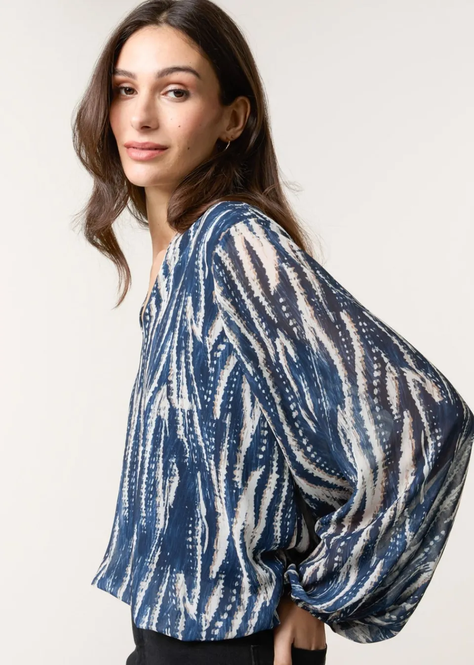 Tops>Blue Vanilla Navy V Neck Wavy Print Bubble Hem Top