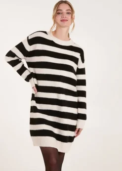 Knitwear><noscript><img width=