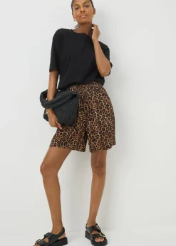 Shorts>Papaya Brown Animal Print Crinkle Shorts