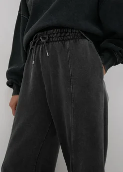 Trousers><noscript><img width=