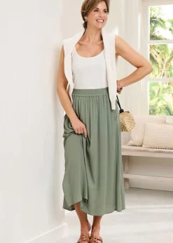 Skirts><noscript><img width=