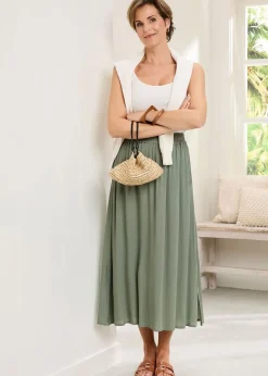 Skirts><noscript><img width=
