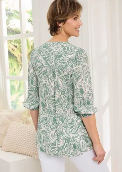 Tops>Cotton Traders Mint 3/4 Sleeve V Neck Printed Crinkle Top