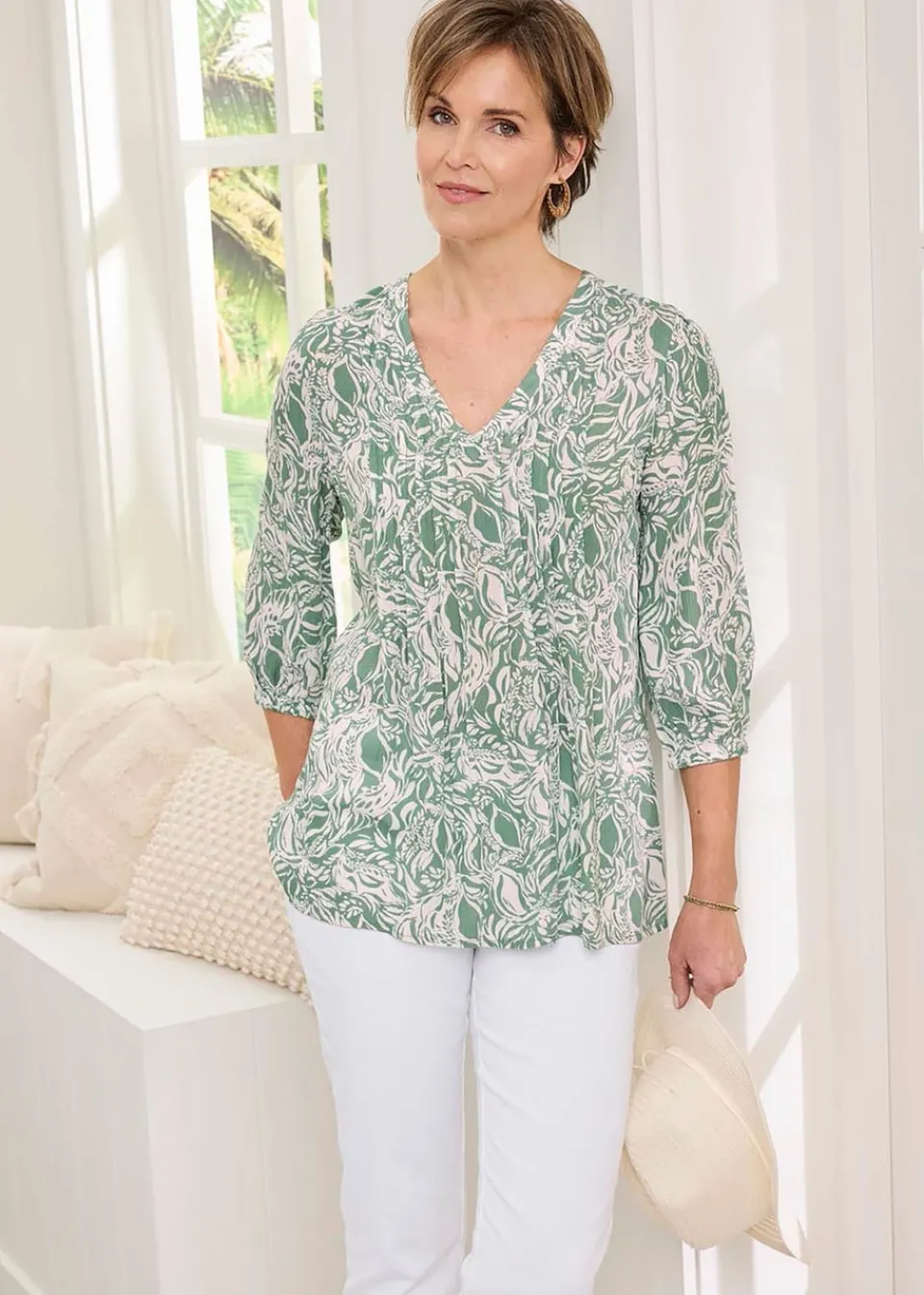 Tops>Cotton Traders Mint 3/4 Sleeve V Neck Printed Crinkle Top