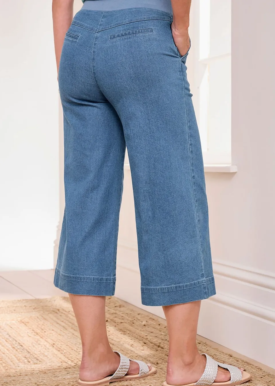 Jeans & Jeggings>Cotton Traders Pale Blue Wide Leg Crop Pull On Jeans