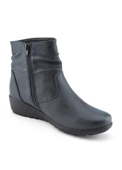 Footwear><noscript><img width=