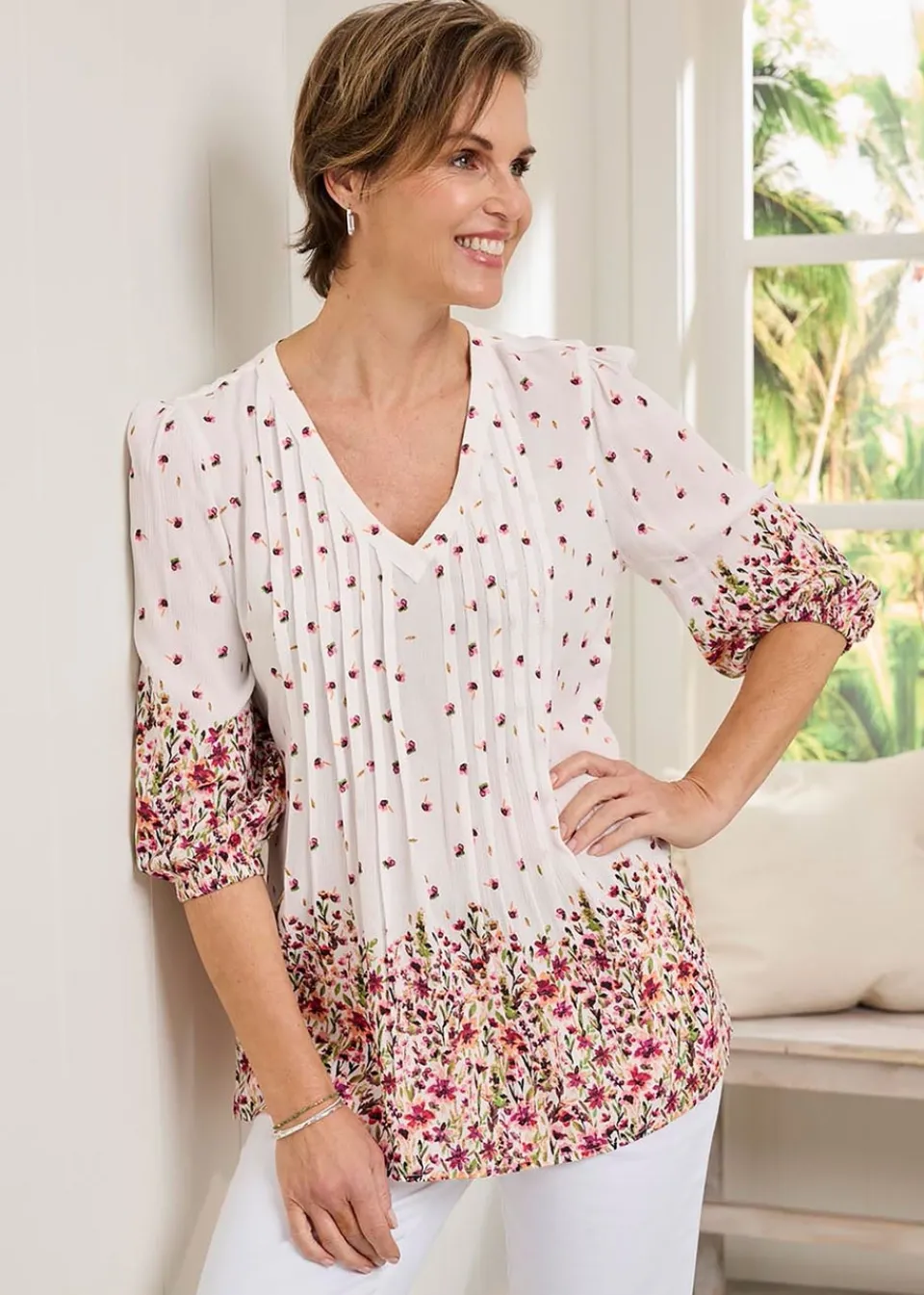 Tops>Cotton Traders Warm Cream 3/4 Sleeve V Neck Printed Crinkle Top