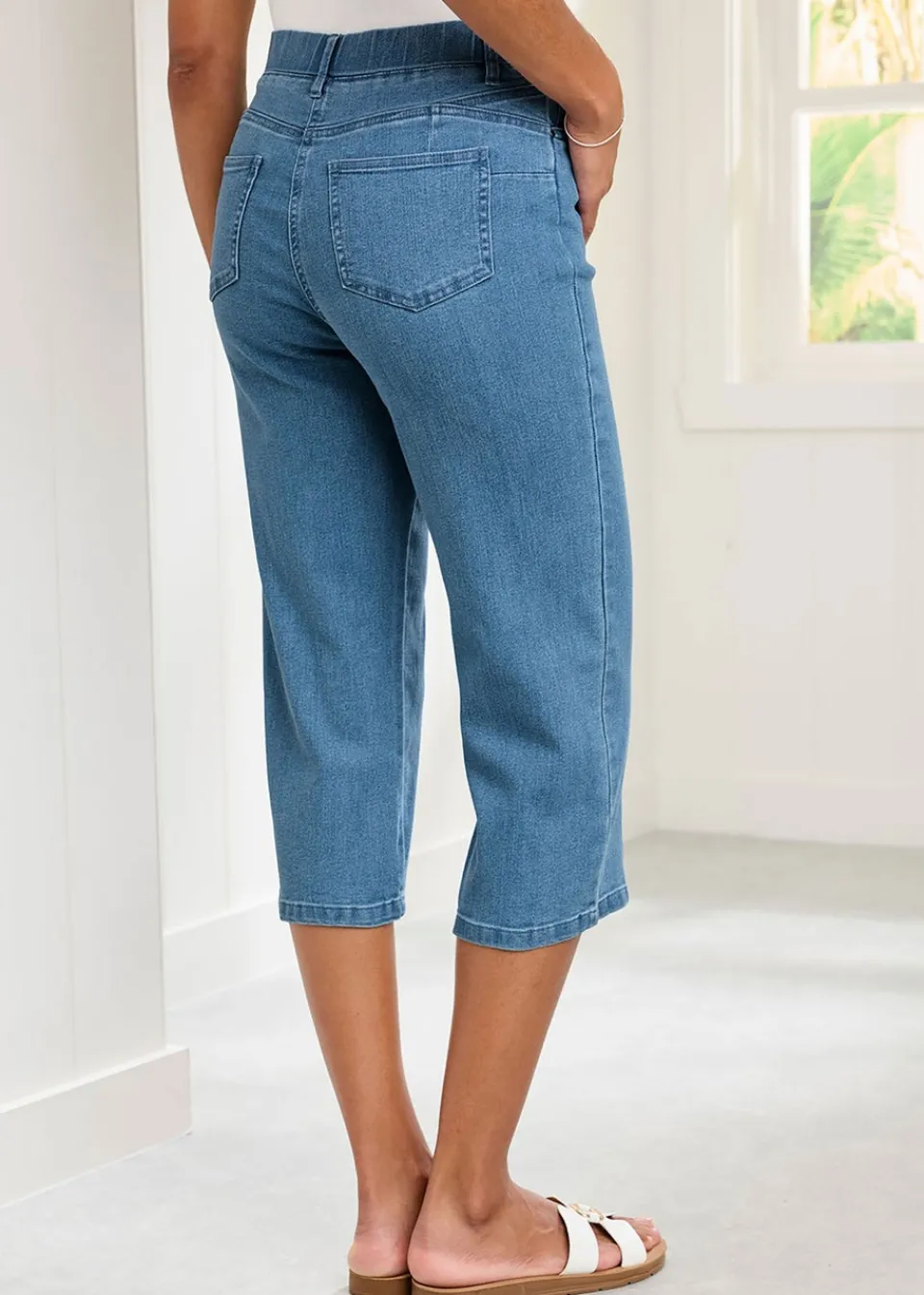 Jeans & Jeggings>Cotton Traders Washed Blue Stretch Crop Denim Trousers
